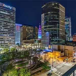  Apartment Larimer Square, Parking Included, At The Windsor